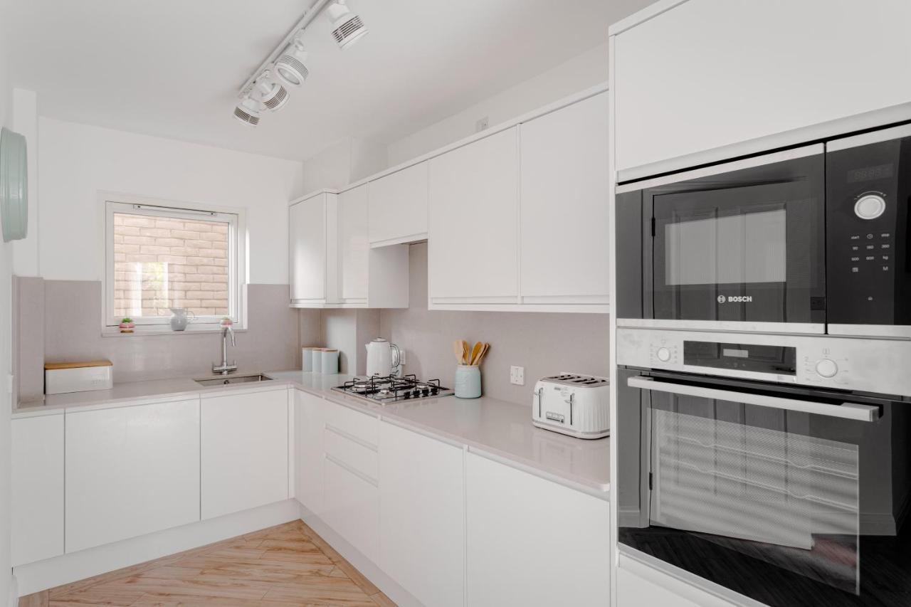 2 Bedroom City Centre Townhouse - With Parking 剑桥 外观 照片