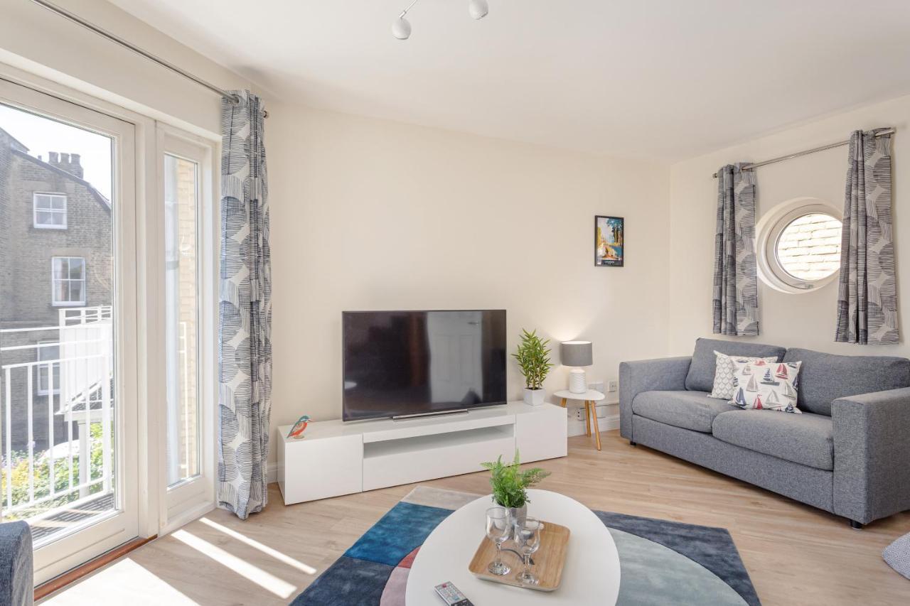 2 Bedroom City Centre Townhouse - With Parking 剑桥 外观 照片