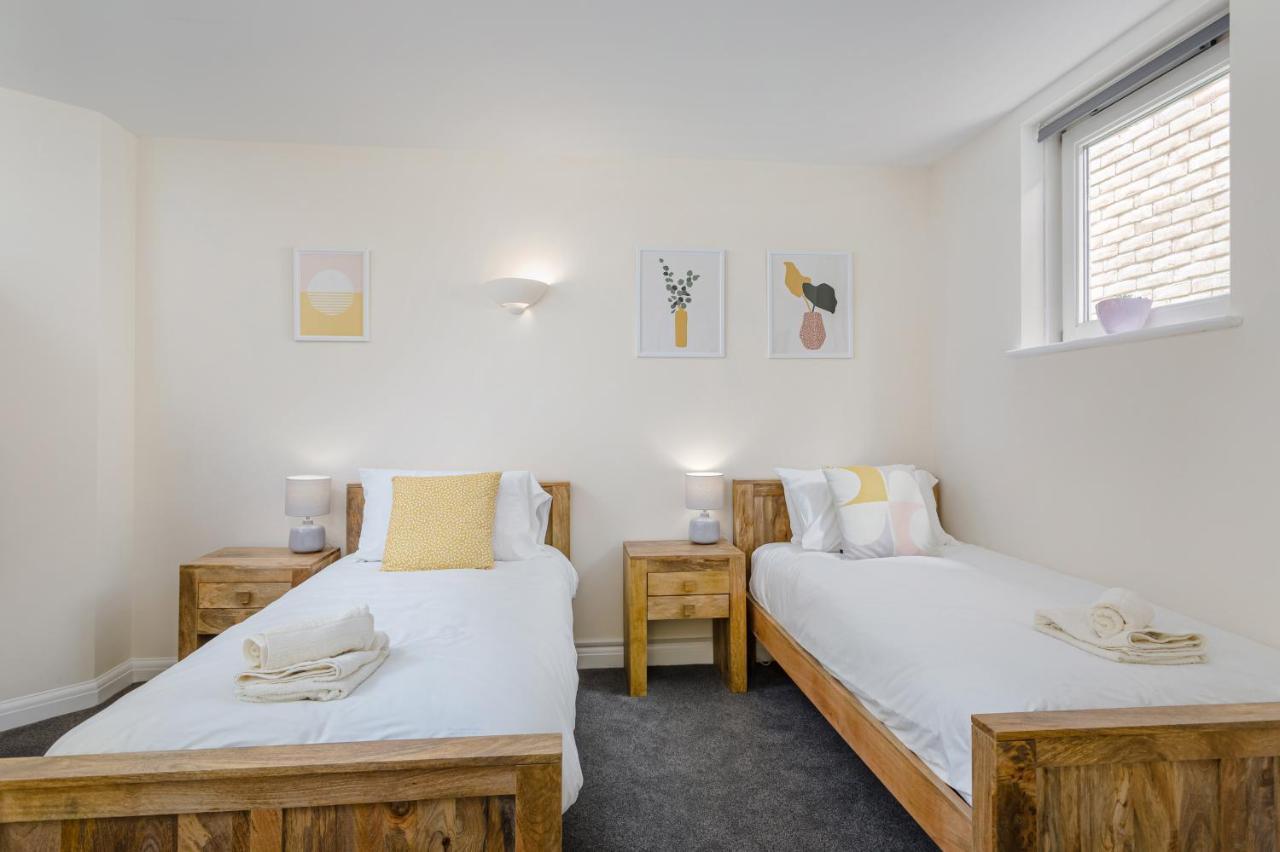 2 Bedroom City Centre Townhouse - With Parking 剑桥 外观 照片