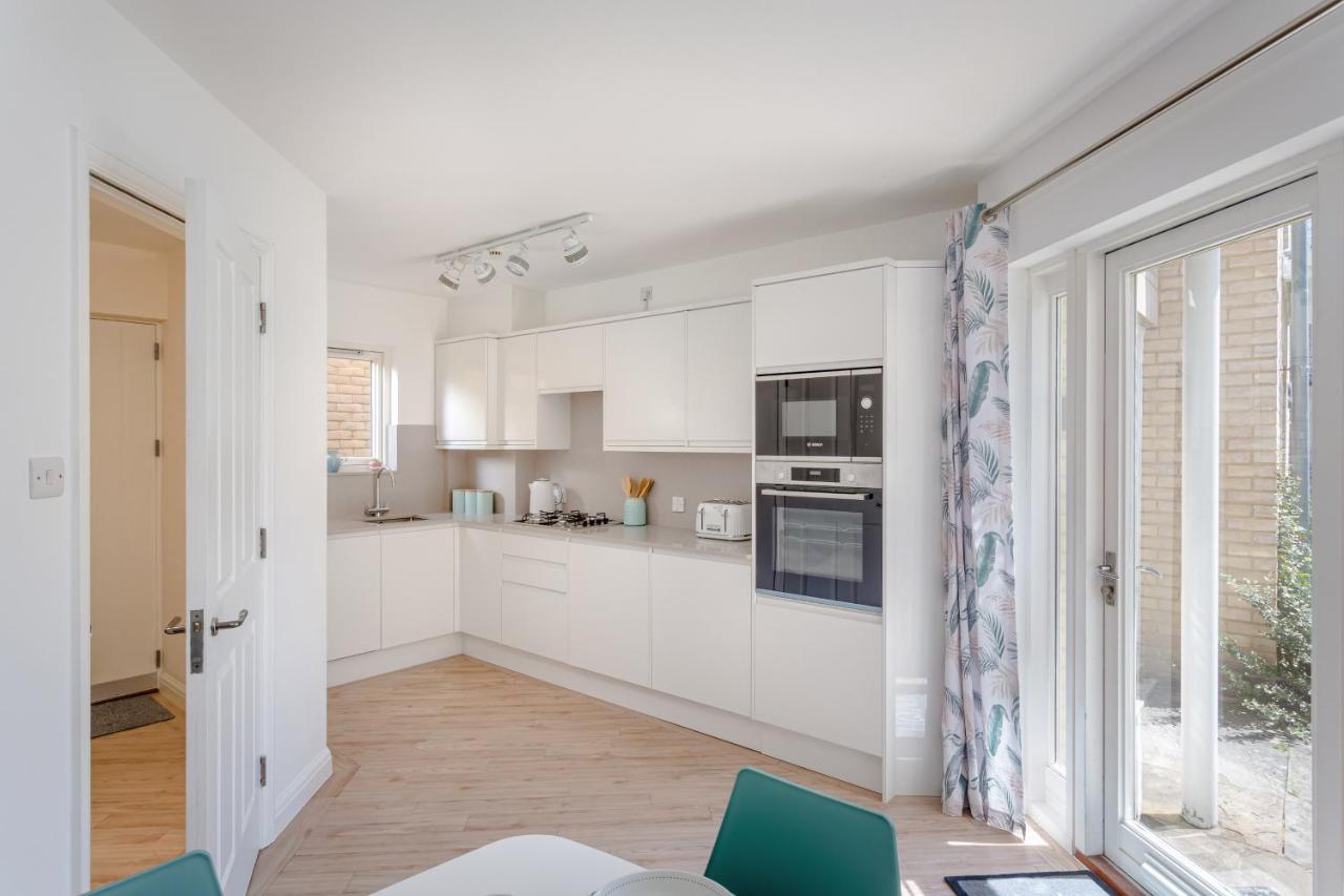 2 Bedroom City Centre Townhouse - With Parking 剑桥 外观 照片